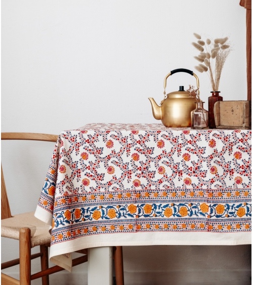 Nappe en coton Anima Coral de Jamini sur une table